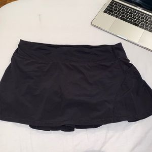 Lululemon black tennis skirt with zipper on back